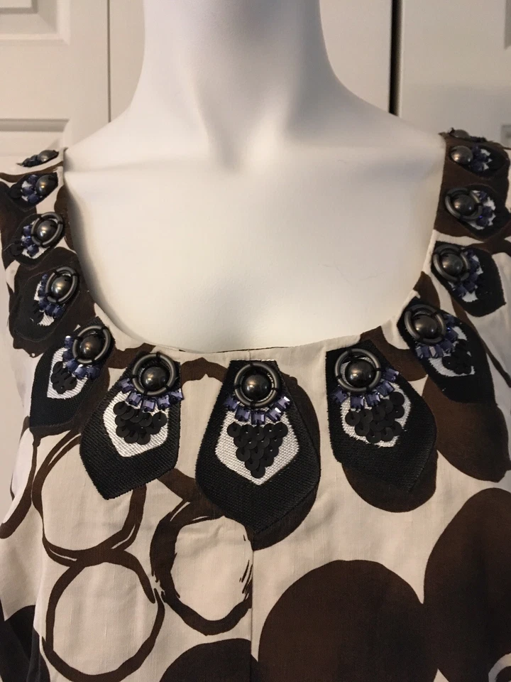 Vestido Kensie tamanho M marrom seda linho mistura decote enfeite em excelente estado usado - Imagem 2 de 4