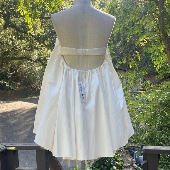NWT $295 FOR LOVE & LEMONS CARLA STRAPLESS WHITE CHIFFON MINI DRESS SIZE S - Image 4 of 4