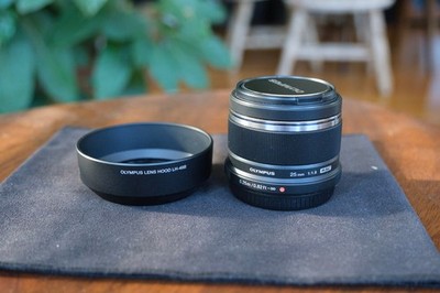 Olympus M.Zuiko Digital 25mm f/1.8 Lens-Black