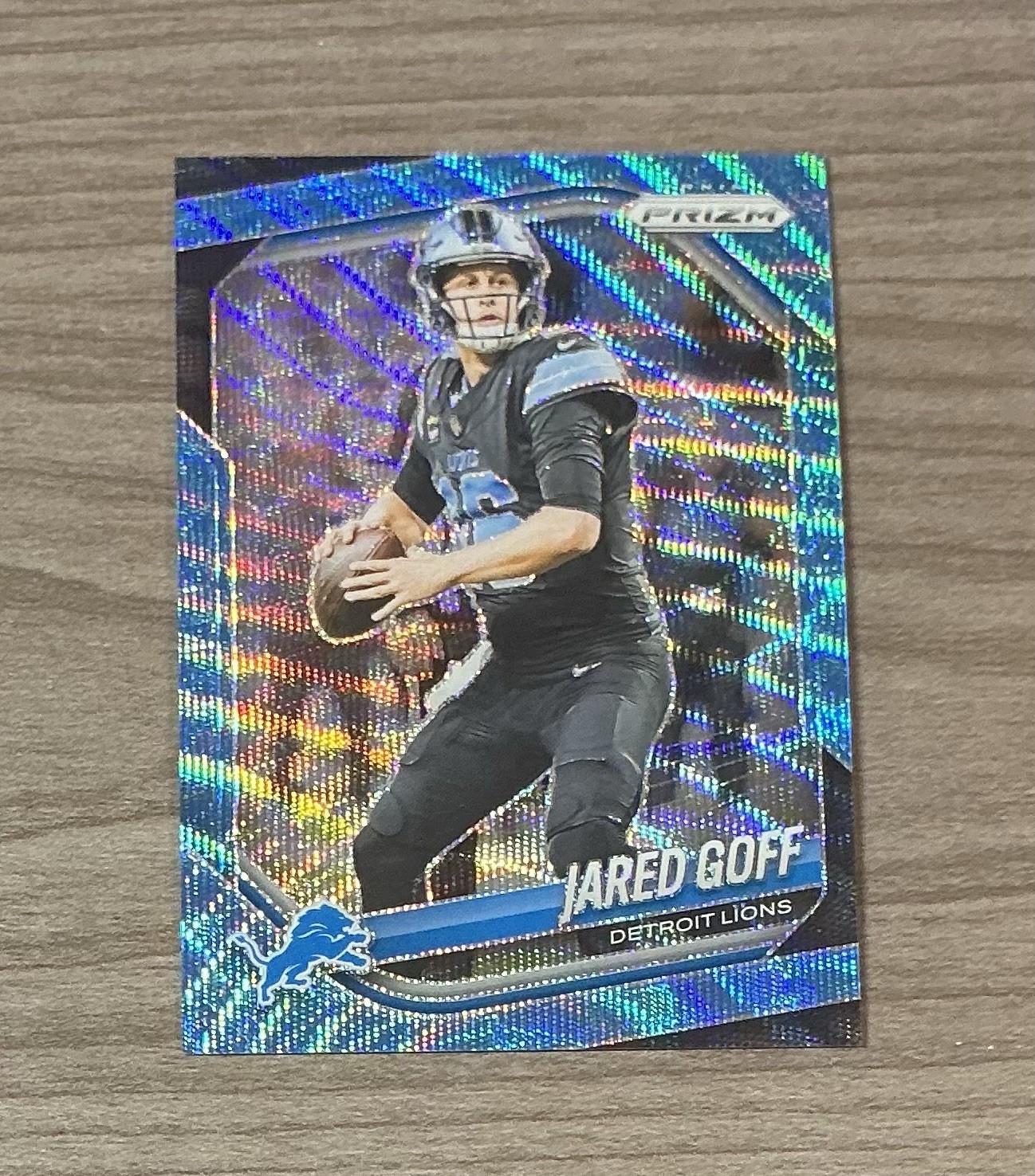 JARED GOFF 2025 PANINI PRIZM FOOTBALL BLUE WAVE /230 #10 DETROIT LIONS Q5997