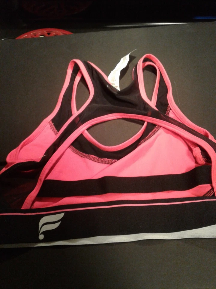 Sujetador deportivo FABLETICS Tropez rosa y negro con tiras talla M nuevo sin etiquetas $35 agotado Foto 2 de 3