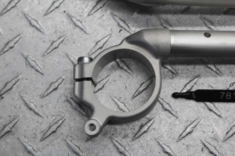 Yamaha YZF R1 2013 OEM izquierda derecha clip en manillar conjunto de pares Foto 2 de 4