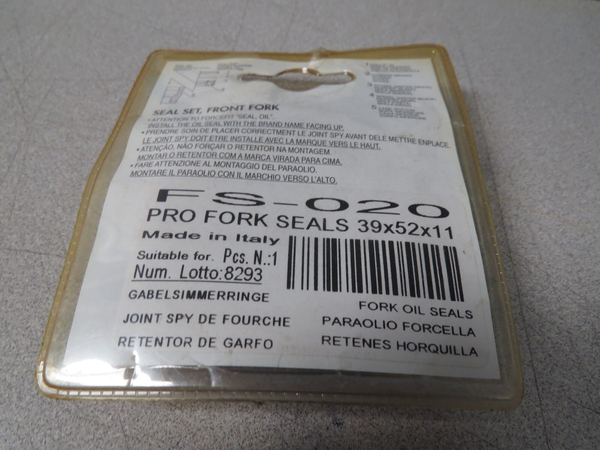 NOS 39 x 52 x 11mm Front Fork Seal Set Fits: Yamaha Suzuki Honda