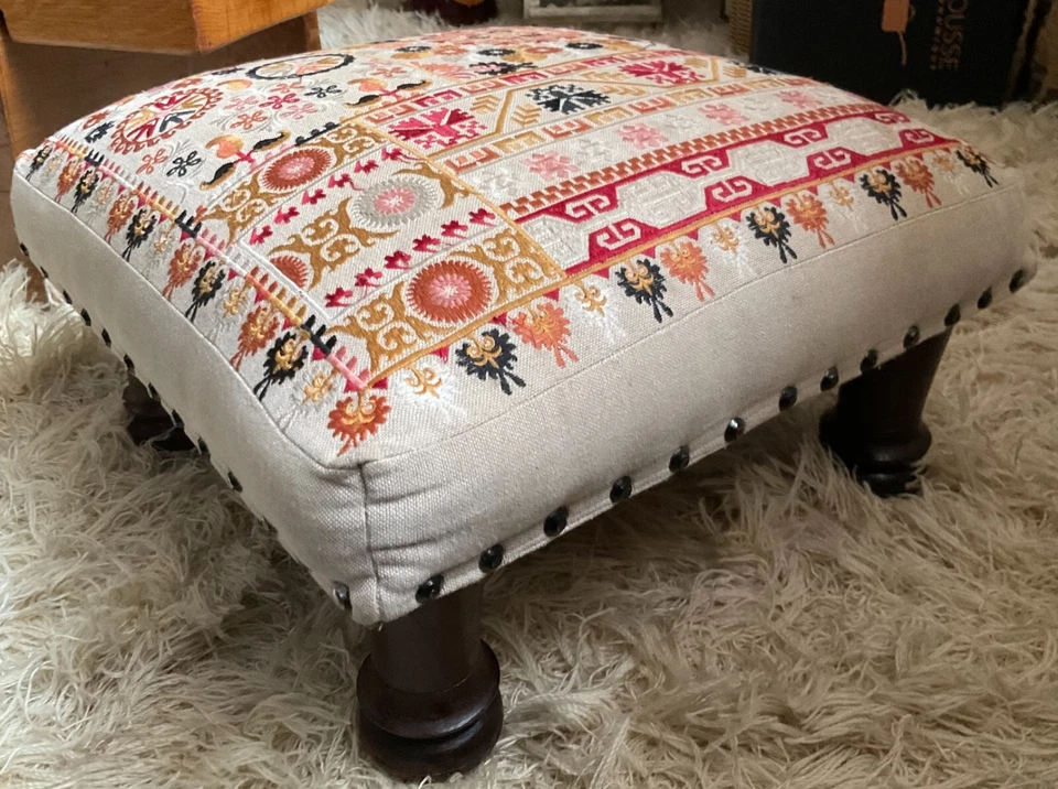 VINTAGE TAPESTRY FOOT STOOL 16"X 16"...STUNNING! - Image 4 of 4