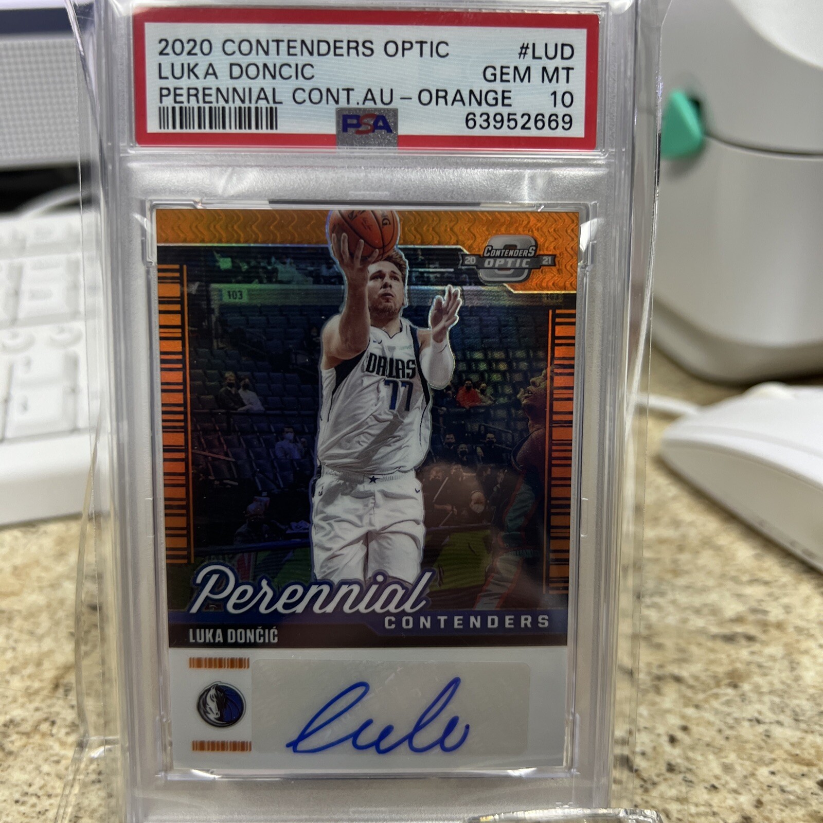 2020-21 Contenders Optic Luka Doncic Perennial Contenders Orange auto /25 PSA 10 