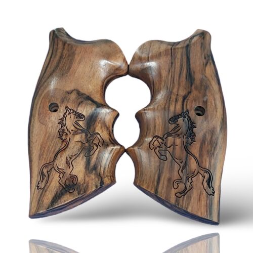 Royal Craft Collection - Impugnature in legno incise artigianali per Colt Pitone - Foto 2 di 16