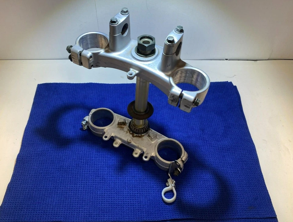 Yamaha YZ125 YZ 125 2001 01-03 OEM triple árbol abrazadera vástago de dirección superior inferior Foto 4 de 4