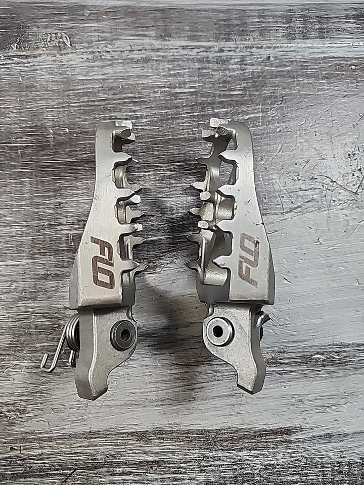Clavijas de pie de acero inoxidable FLO para Kawasaki KX250 2023 SS-792 Foto 4 de 4