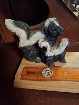 Stone Critters Skunk And Kit Model SC434