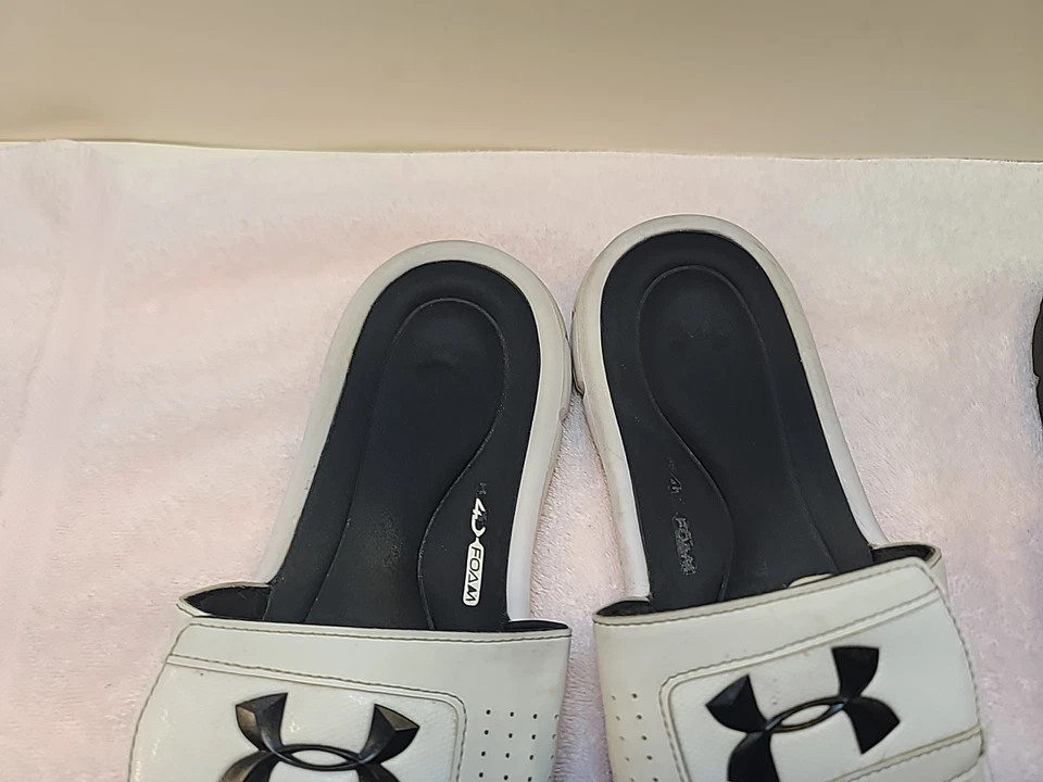 Sandálias slip-on Under Armour masculinas Ignite V tamanho 9 brancas espuma 4D e tamanho 8 - Imagem 4 de 4