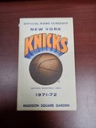 ES25 New York Knicks 1971/72 NBA Basketball Pocket Schedule — photo 1