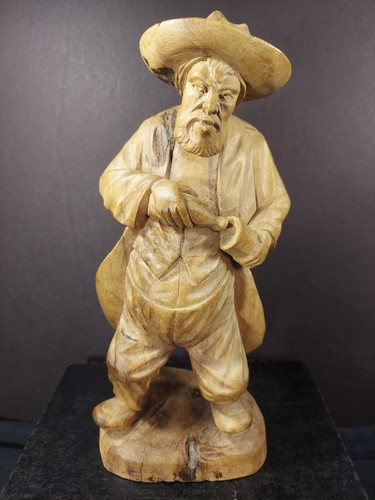 Vintage Ecuador 12" handgeschnitzte Holzstatue Mann mit Flasche & Tasse