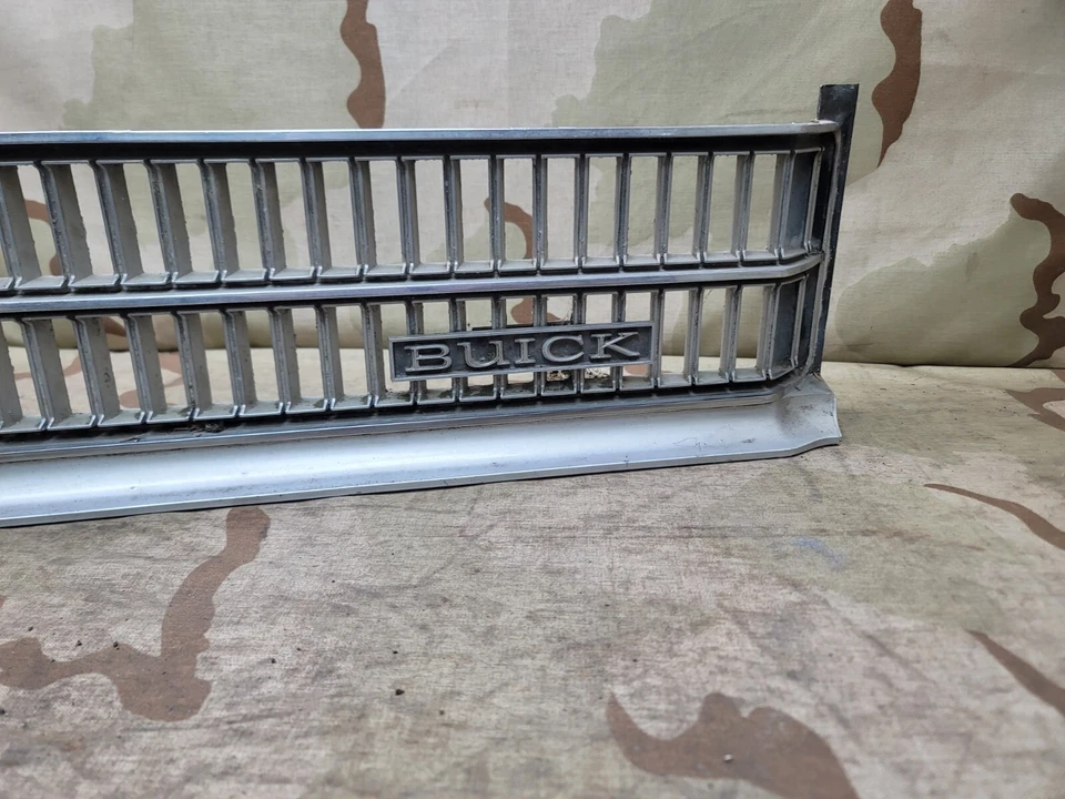 71 Buick Lesabre Estate Wagon 1971 parrilla con emblema vintage GM 1234347 OEM Foto 2 de 4