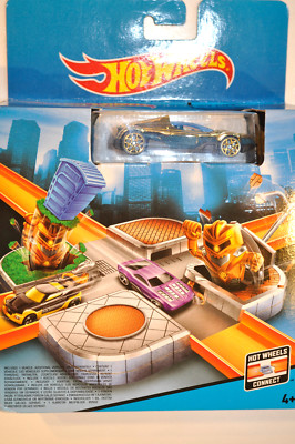 Hot Wheels City Cyborg Crossing Intersection - CDM46 - 'Formula Street' Car - Sealed