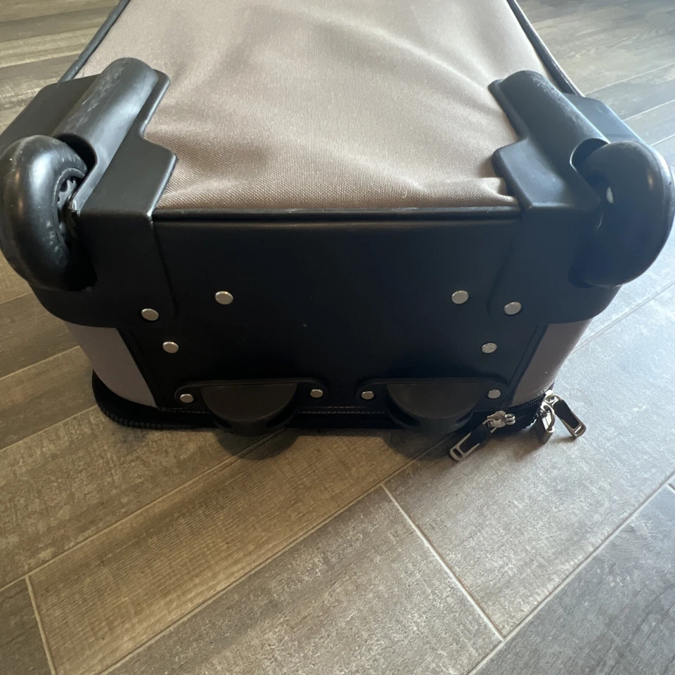 Traveler's Choice 3 Piece Luggage Set Horseshoe Hammond Casino Rolling Suitcase - Image 4 of 4