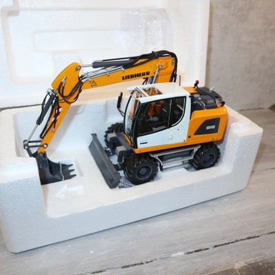 AT Collections 3200140 in 1:32  LIEBHERR A916 4WD Radbagger in gelb mit NOKIAN-R