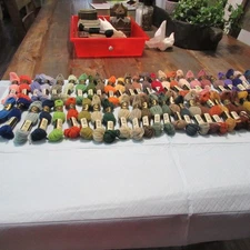 50 SKEINS NOS LAINE COLBERT DMC TAPESTRY WOOL 8M 8.7 ALL DIFFERENT COLORS LOT#1