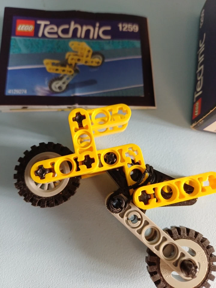 LEGO Technic Slizer Throwbots 12 Model Collection 1999-2000 + 28 Discs & Manuals, photo 3 of 3