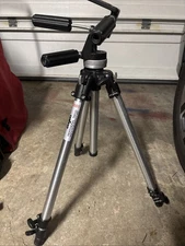 Bogen 3001 Professional Tripod with 3029 Manfrotto Tilt/Pan Head Acceptable