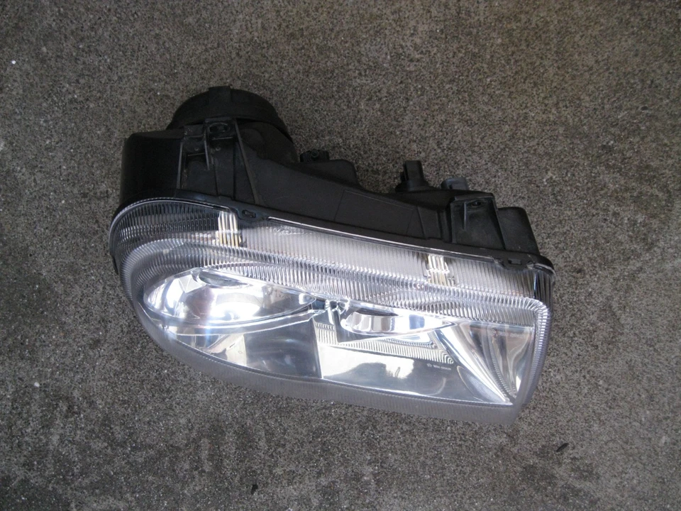 05-10 Chrysler 300C SRT-8 Right Passenger Side Xenon Headlight (04805758AH) — 第 4/4 张图片