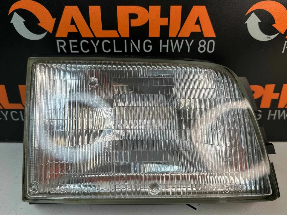 Headlamp Assembly ISUZU TROOPER Right 98 Foto 2 de 4