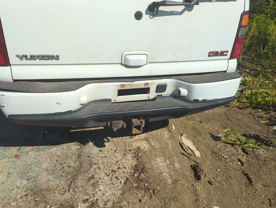 2001-2006 Gmc Yukon Rear Bumper Assembly Oem TQJTE - Image 2 of 3