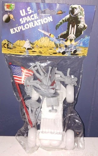 Vintage Hing Fat U.S. Space Exploration Playset with Plastic Figures #990 SEALED