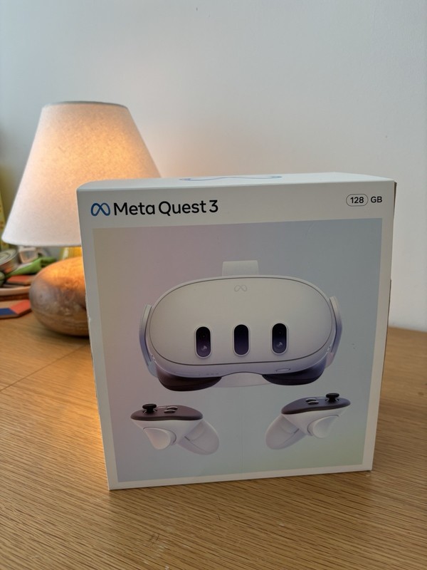 Meta Quest 3 128GB VR Headset White With Original Box In Very Good Condition