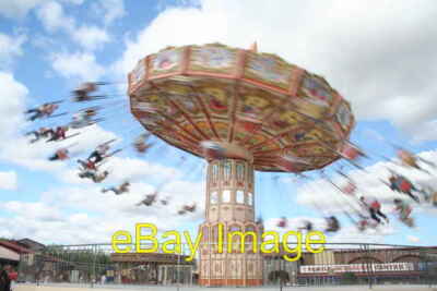 Photo 6x4 Spinning around North Stainley/SE2876 Carousel at Lightwater V c2006
