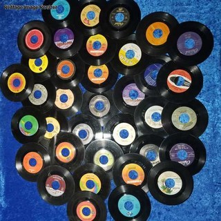 LOT OF 125 45 RPM JUKEBOX RECORDS FOR CRAFTING GAMES PARTIES AND FUN