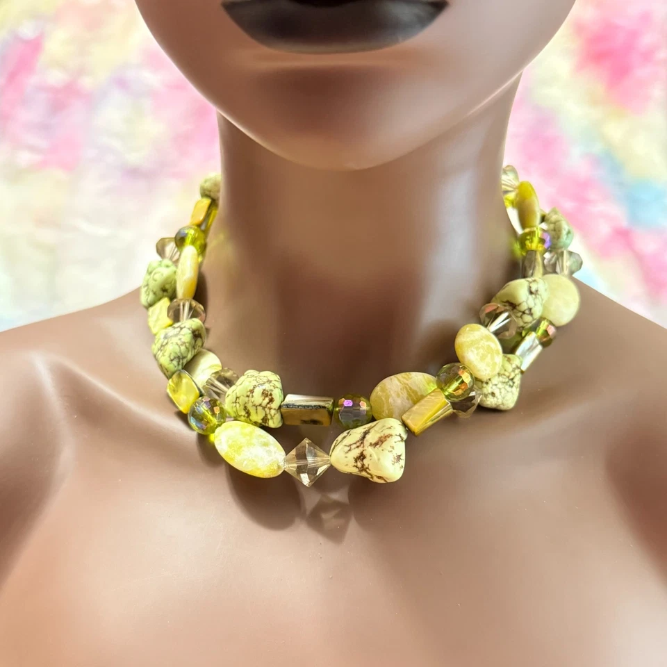 Collar verde vintage con cuentas boho - piedras preciosas gruesas y acrílico - 20" Foto 2 de 4