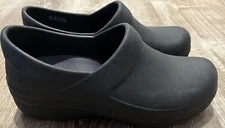 Crocs Women's Shoe Size 6 Black  Triple Comfort Croc Clogs