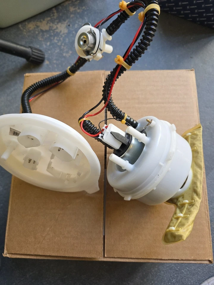 BMW Gran Coupé 650i 2017 bomba de combustible original Foto 3 de 3