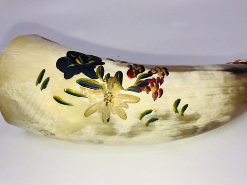 Vintage SWISS SCHWEIZERHORN Souvenir Hand Painted HORN Lodge Decor Cabin - Picture 2 of 11