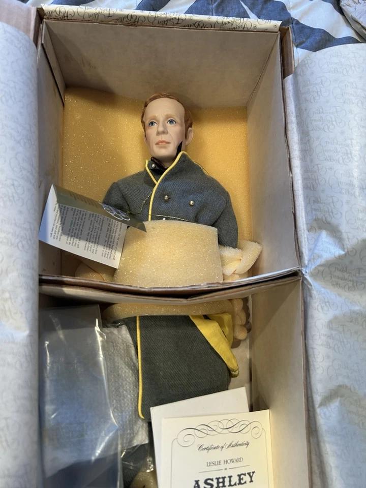 Muñeca retrato de porcelana Franklin Mint Heirloom Leslie Howard como Ashley 22" Foto 2 de 4