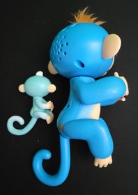 Fingerlings WowWee Boris Blue Interactive Monkey with Baby Monkey Lot