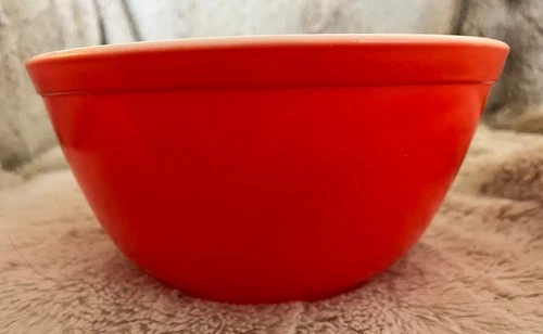 Vintage PYREX - 1 1/2 QT. - #402 PRIMARY Glossy Red Mixing Bowl Very Collectible