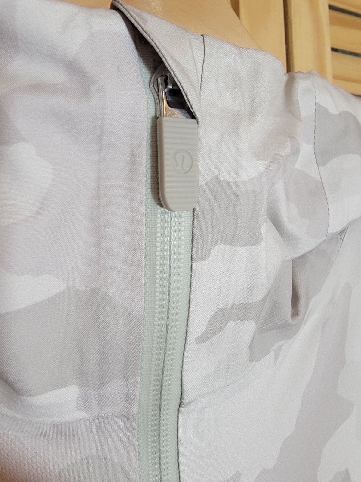 Lululemon Break A Trail Jacket Heritage 365 Camo Preloved Size 12 White Opal image 9