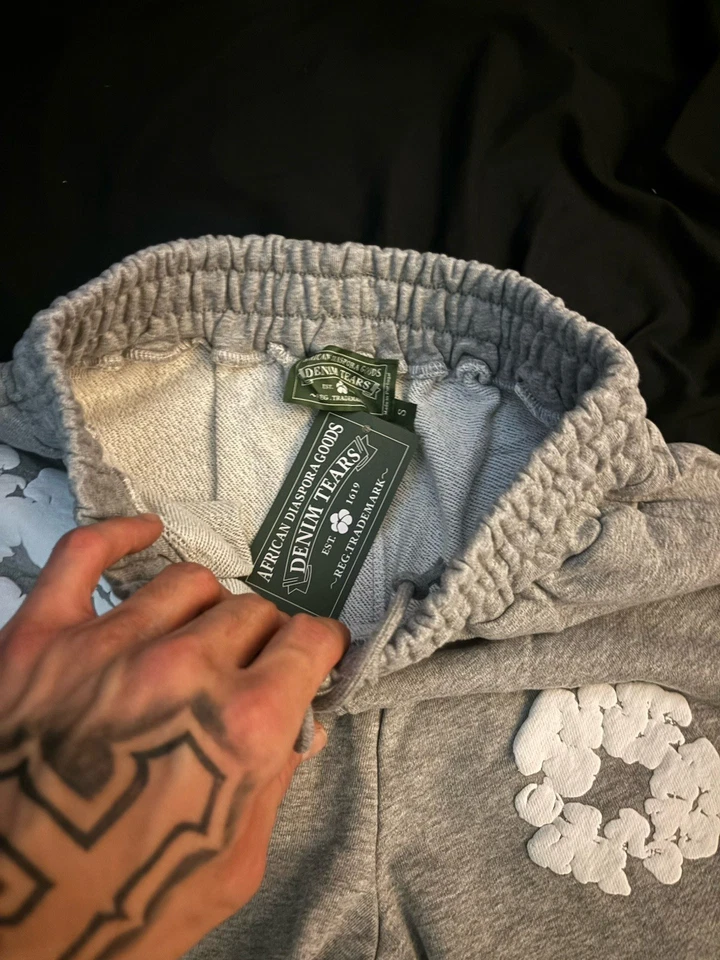 Pantalones Cortos Denim Tears The Cotton Wreath Gris Talla Pequeña Foto 2 de 3