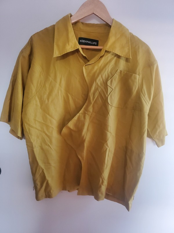 KODY PHILLIPS MUSTARD CURVED SHORTSLEEVE SHIRT MEN'S SIZE M