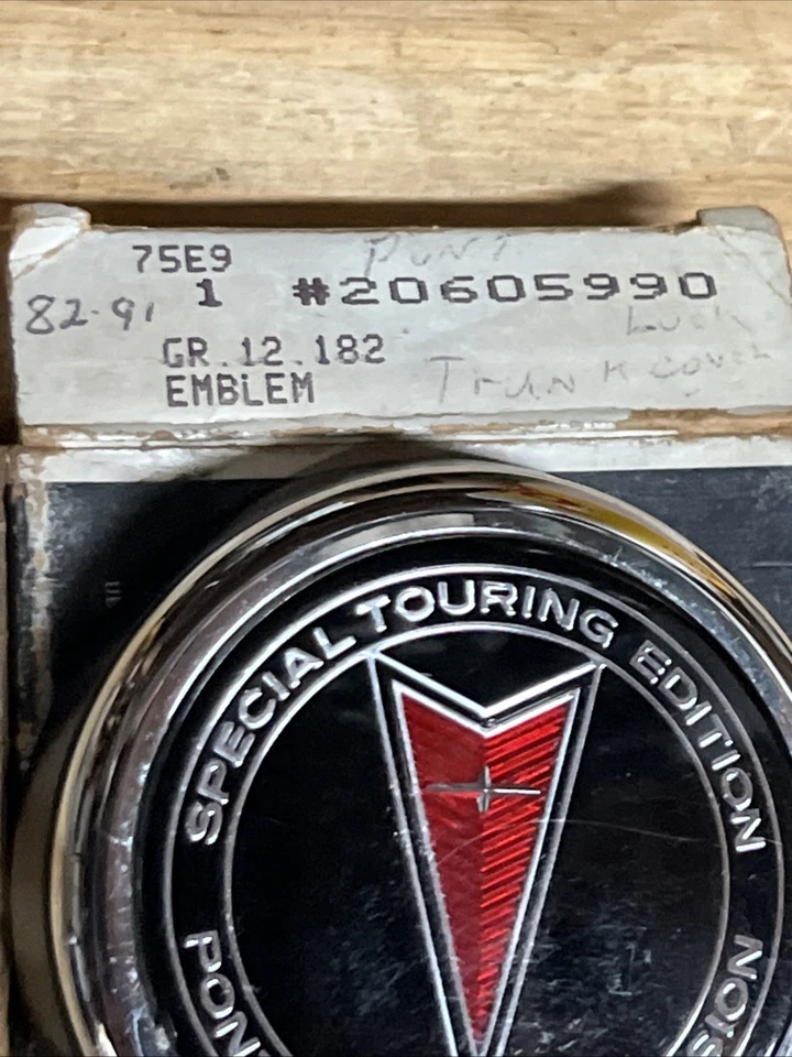 Pontiac 6000 STE 1989-1991 Nuevo de Lote Antiguo Tapa de Maletero Bloqueo Cubierta Edición Especial Touring GM  Foto 2 de 4