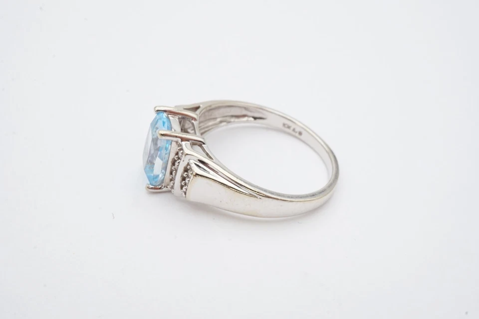 Anillo de diamantes con topacio azul de oro blanco de 10k talla 7 Alwand Vahan Foto 3 de 4