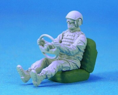 MW22 LEGEND 0133 US STRYKER DRIVER FIGURE 1/35
