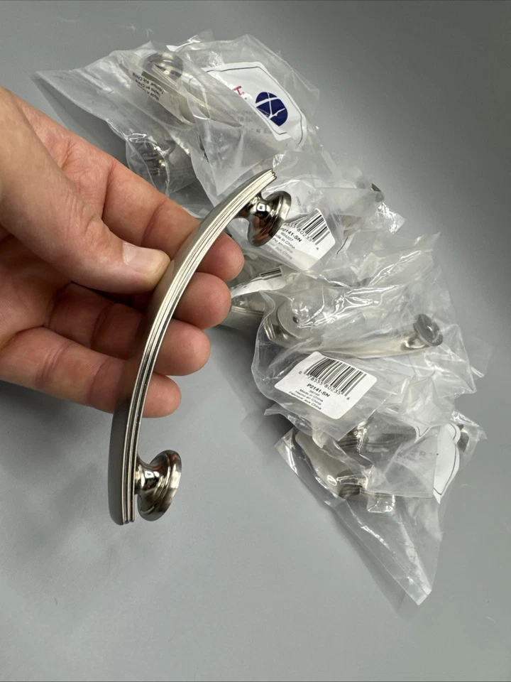 13 3-дюймовых американских обеденных шкафов Hickory Hardware с атласной никелевой дверной ручкой и аркой - Изображение 3 из 3