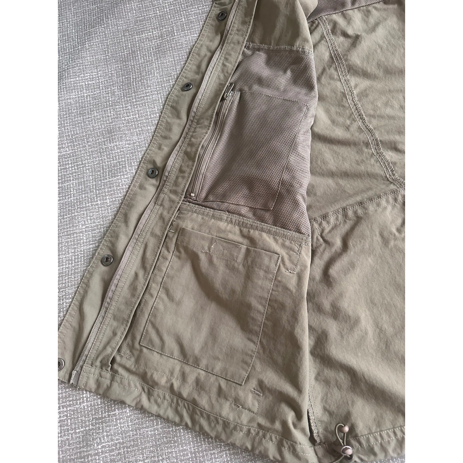 Magellans Travel Gear Mens XL Khaki Utility Vest Multi-Pocket RFID Safe Fishing - product detail image 4