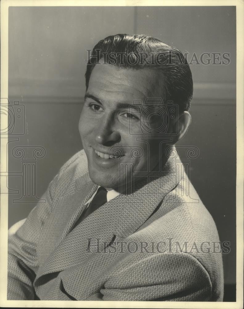 1952 Press Photo Announcer Lloyd Pettit, WTMJ - mjb81491
