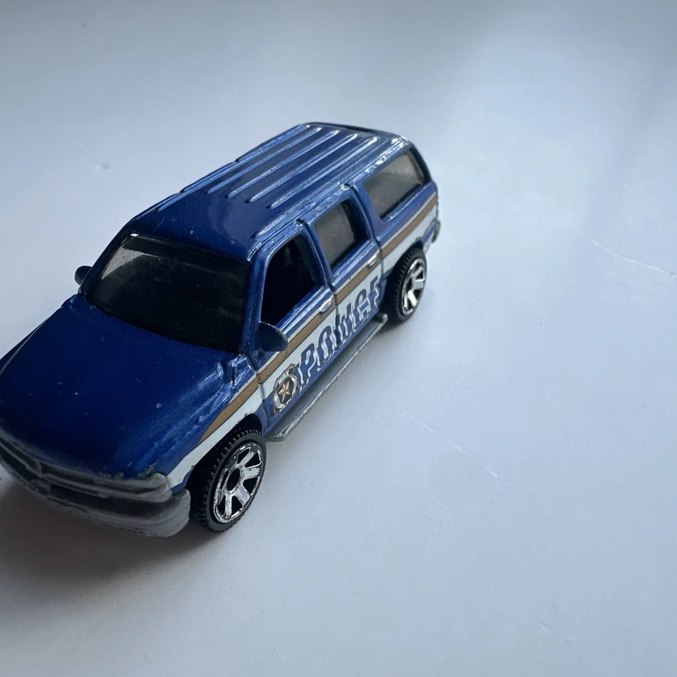 1999 MATCHBOX 2000 CHEVROLET SUBURBAN #857 BLUE 1:76 DIECAST 3" POLICE TRUCK - Image 3 of 4