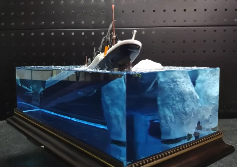 Lámpara de resina Titanic Hunding Diorama, lámpara de mar azul profundo, Titanic, diorama del océano Foto 3 de 4