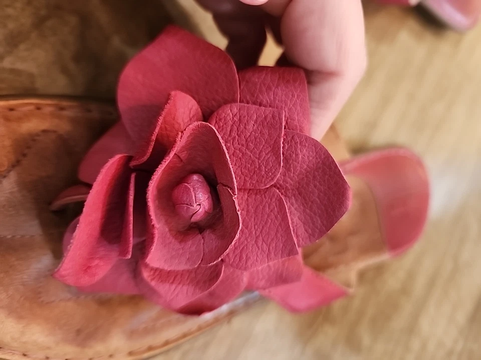 Sandalias de Tanga Born Floral Flor Cuero Rosa Chanclas Planas Talla: 10/42 Foto 2 de 4