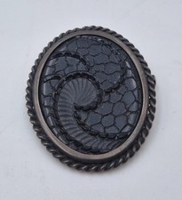 Broche ancienne en verre noir lustré poinçon fabricant GIL et la mention FRANCE